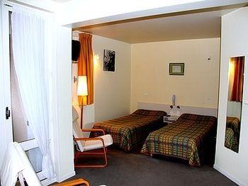 Les Chemins Francis - Modern Hotel Bagnols-les-Bains Εξωτερικό φωτογραφία